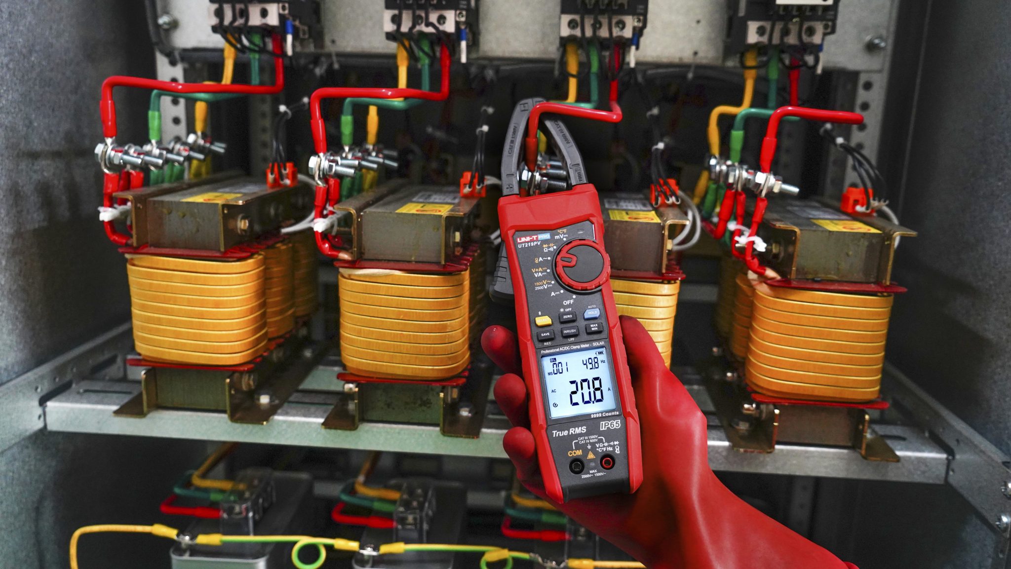 ut219pv-stromzange-fuer-solaranlagen-solarinstallation-messgeraet-clamp-meter-solar-applications-photovoltaik-5