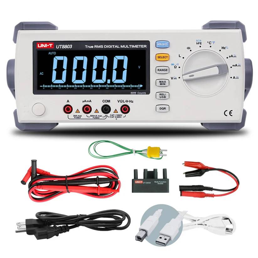 Lieferumfang des UNI-T UT8803E Tischmultimeters inklusive Messleitungen, Temperaturfühler, USB- und Netzkabel.