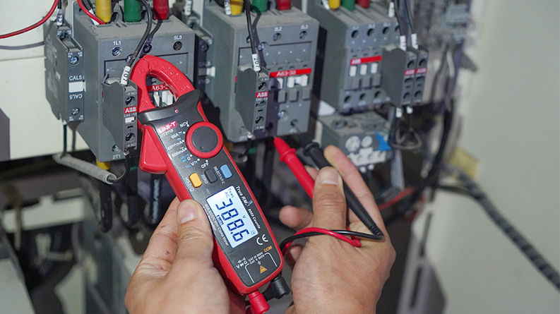 UT211B-Voltage-measurement 