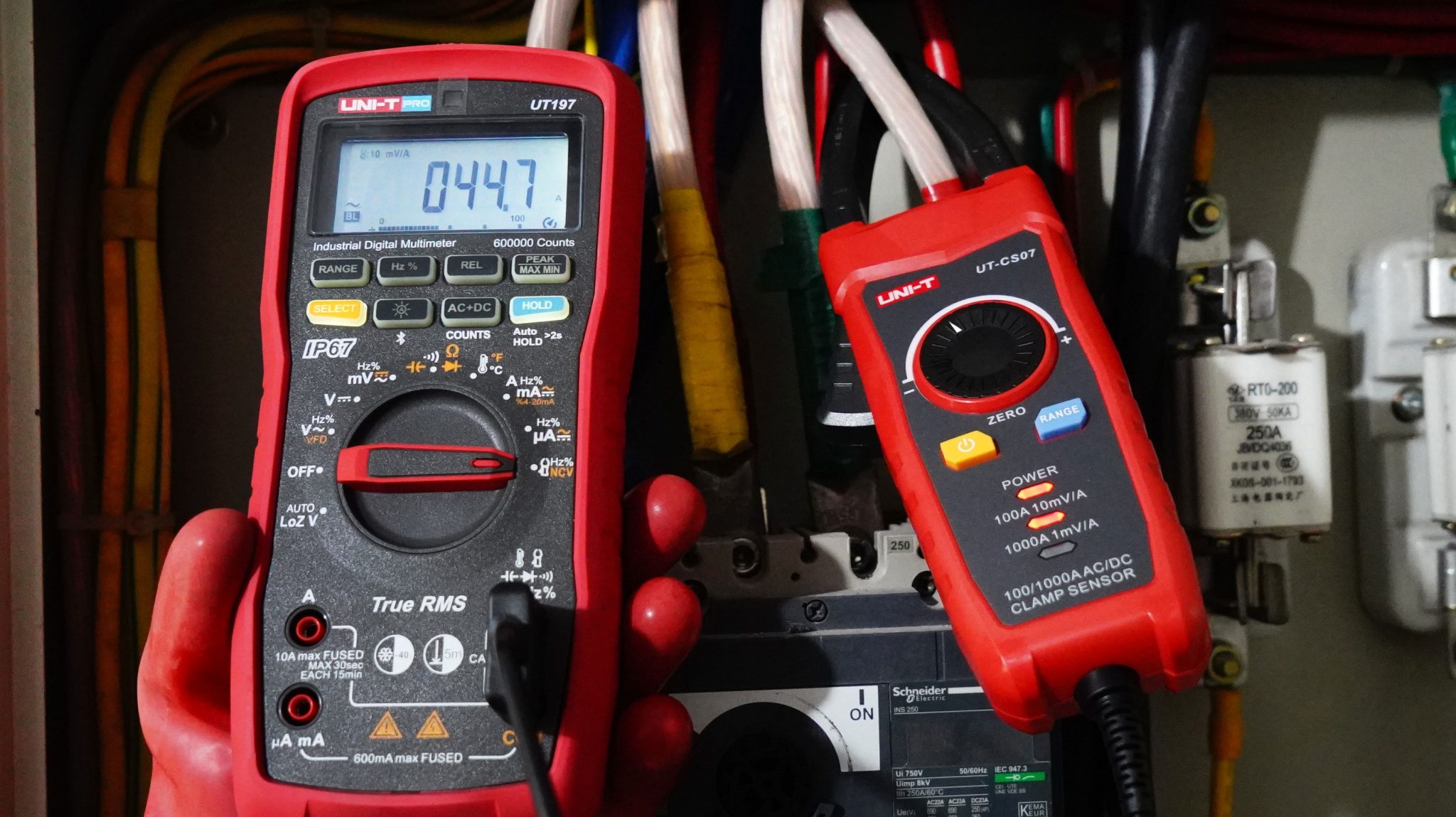 ut197-professionelles-digital-multimeter-industrieanwendungen-anwendungsbeispiel-professional-digitalmultimeter-application-5