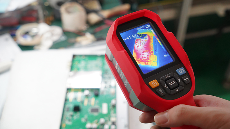 uti260b-anwendung-elektronik-leiterplatte-pcb-board-inspection