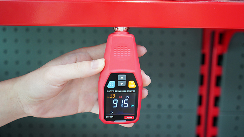 ut343a-schichtdickenmesser-lackmesser-coating-thickness-meter-anwendung-application-messen-von-lackdicke-1