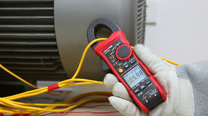 UT219DS-Voltage-Measurement 
