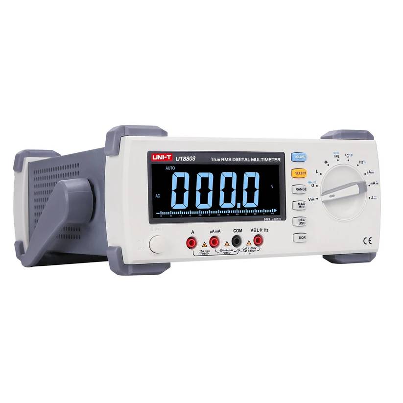 Seitenansicht des robusten UNI-T UT8803E Tischmultimeters, die das Gehäusedesign und die Bedienelemente zeigt.