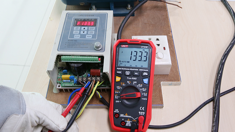 UT161E-Frequency-Measurement 