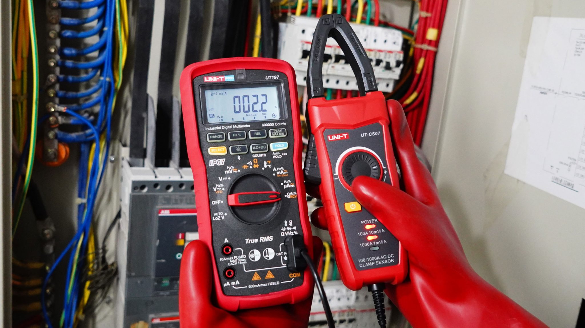 ut-cs07-stromzangensonde-anwendung-current-clamp-application-4