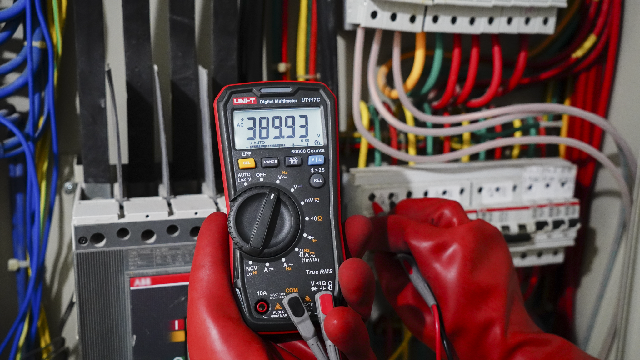 AC-voltage-measurement-2048x1152 