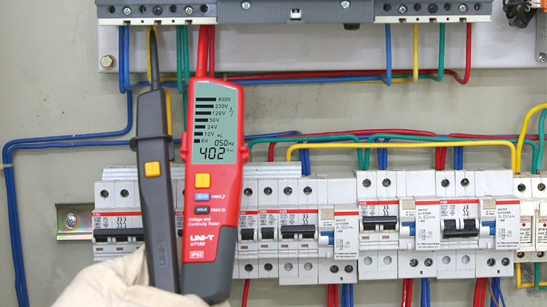 UT18D-voltage-measurement 