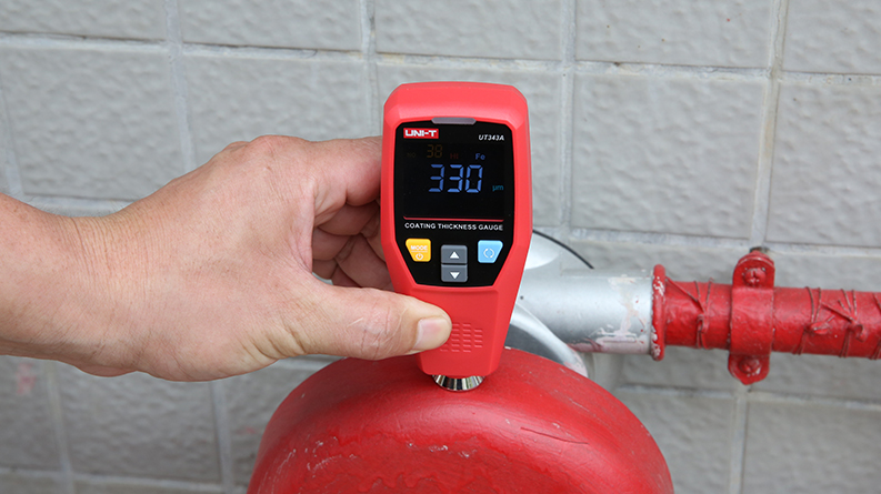 ut343a-schichtdickenmesser-lackmesser-coating-thickness-meter-anwendung-application-messen-von-lackdicke-2