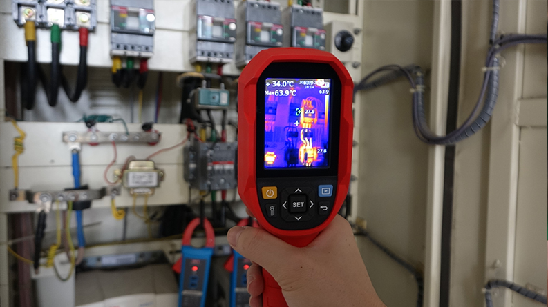 uti260b-anwendung-elektrik-distribution-cabient-inspection