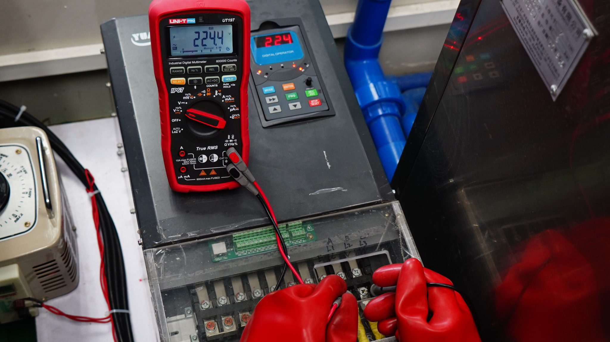 ut197-professionelles-digital-multimeter-industrieanwendungen-anwendungsbeispiel-professional-digitalmultimeter-application-4