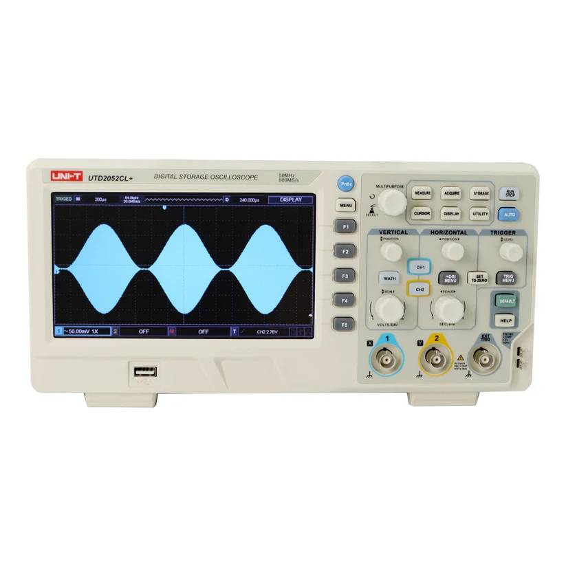 Frontansicht des UNI-T UTD2052CL+ Digital-Speicheroszilloskops mit einer Sinuskurve auf dem Display.