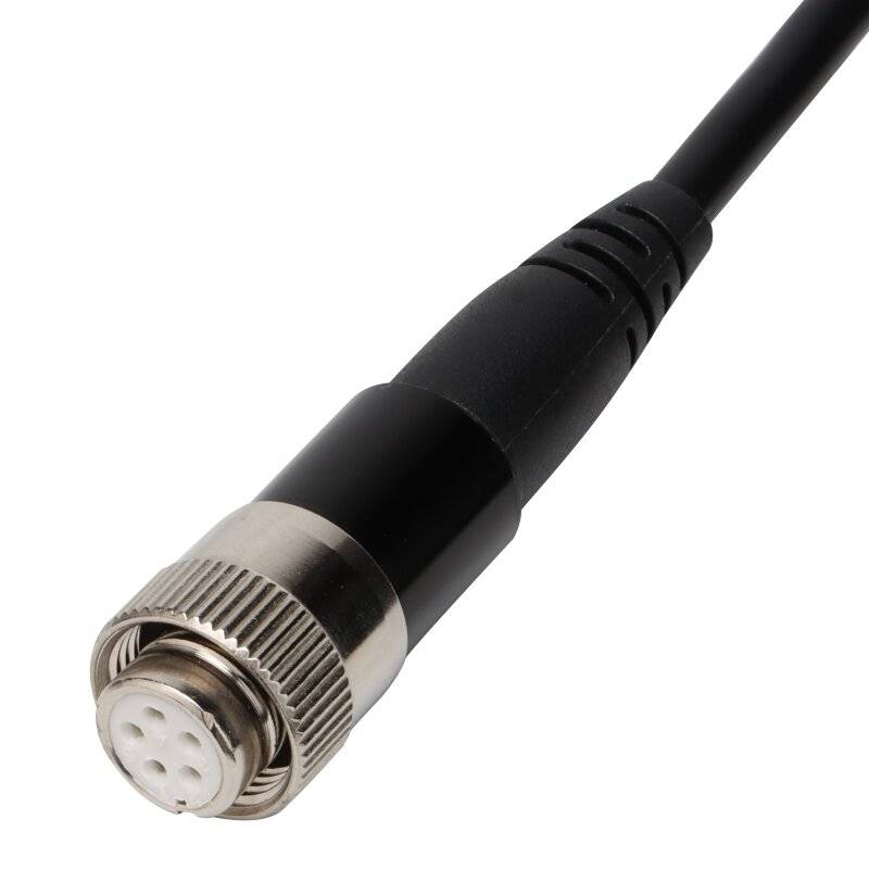 Stecker des Kameraschlauchs für das UNI-T UT665P Endoskop mit mehrpoligem Anschluss.
