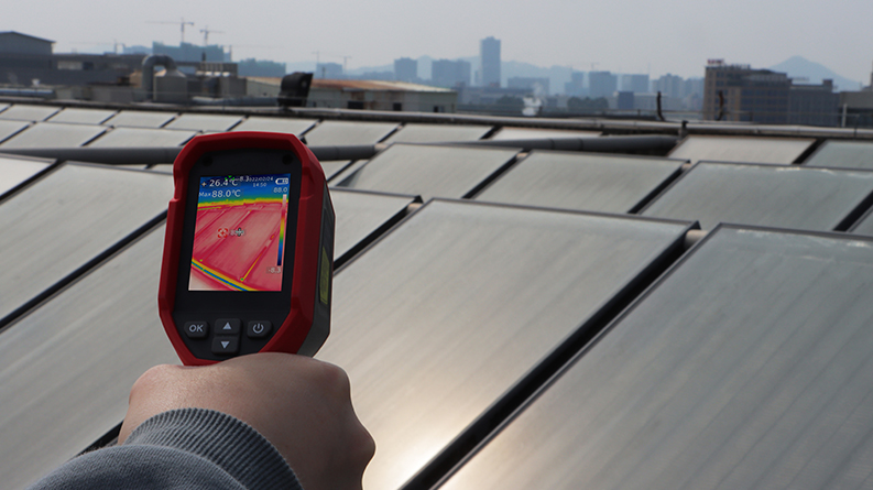 uti260b-anwendung-solar-panel-photovoltaik-solar-panel-inspection
