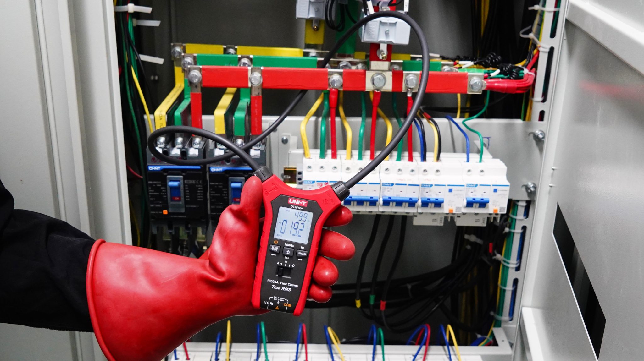 ut281e+-flex-stromzange-flexible-stranzange-anwendung-flex-clamp-meter-application-3